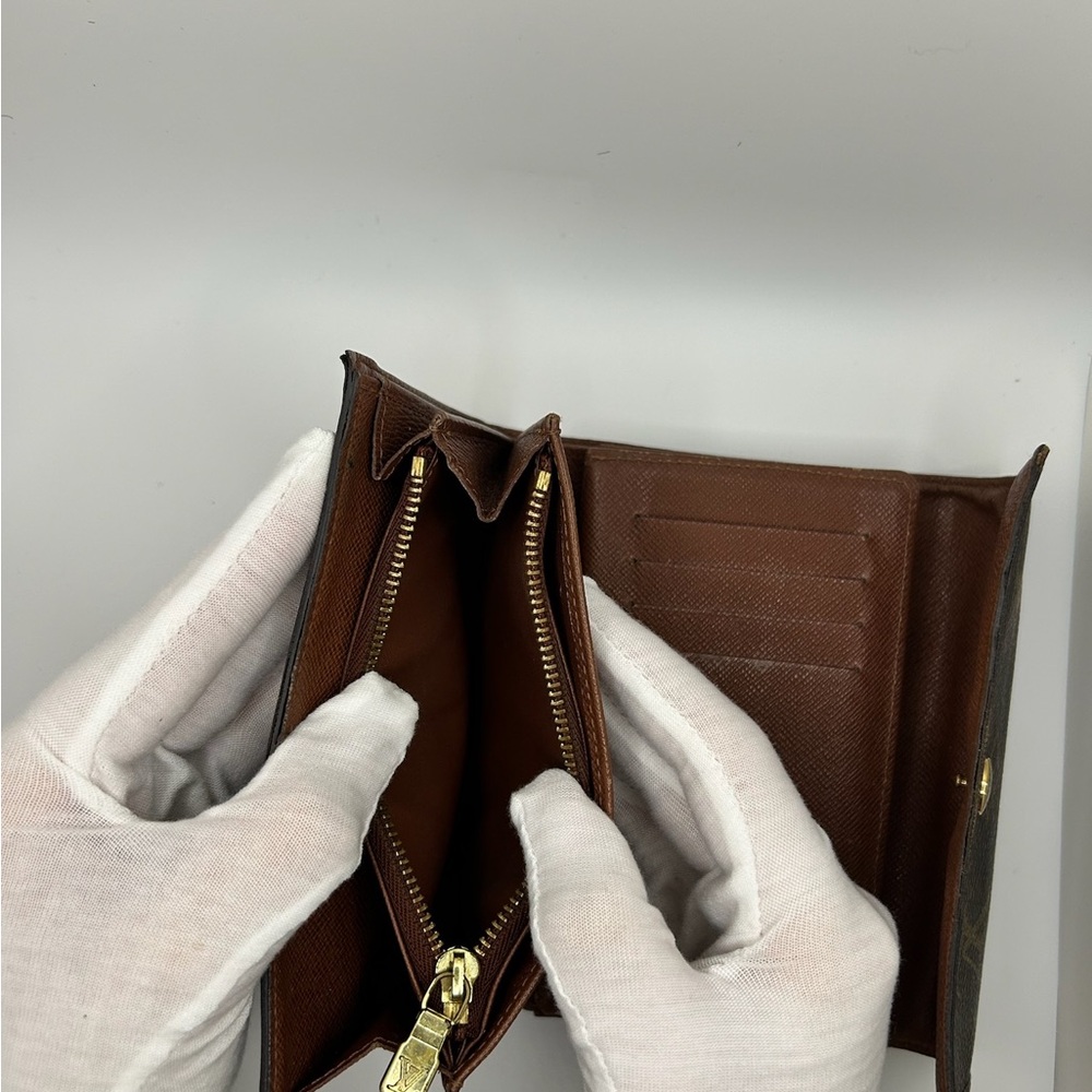 Authentic Louis Vuitton wallet
Comes with original box and dust bag - Picture 15 of 16